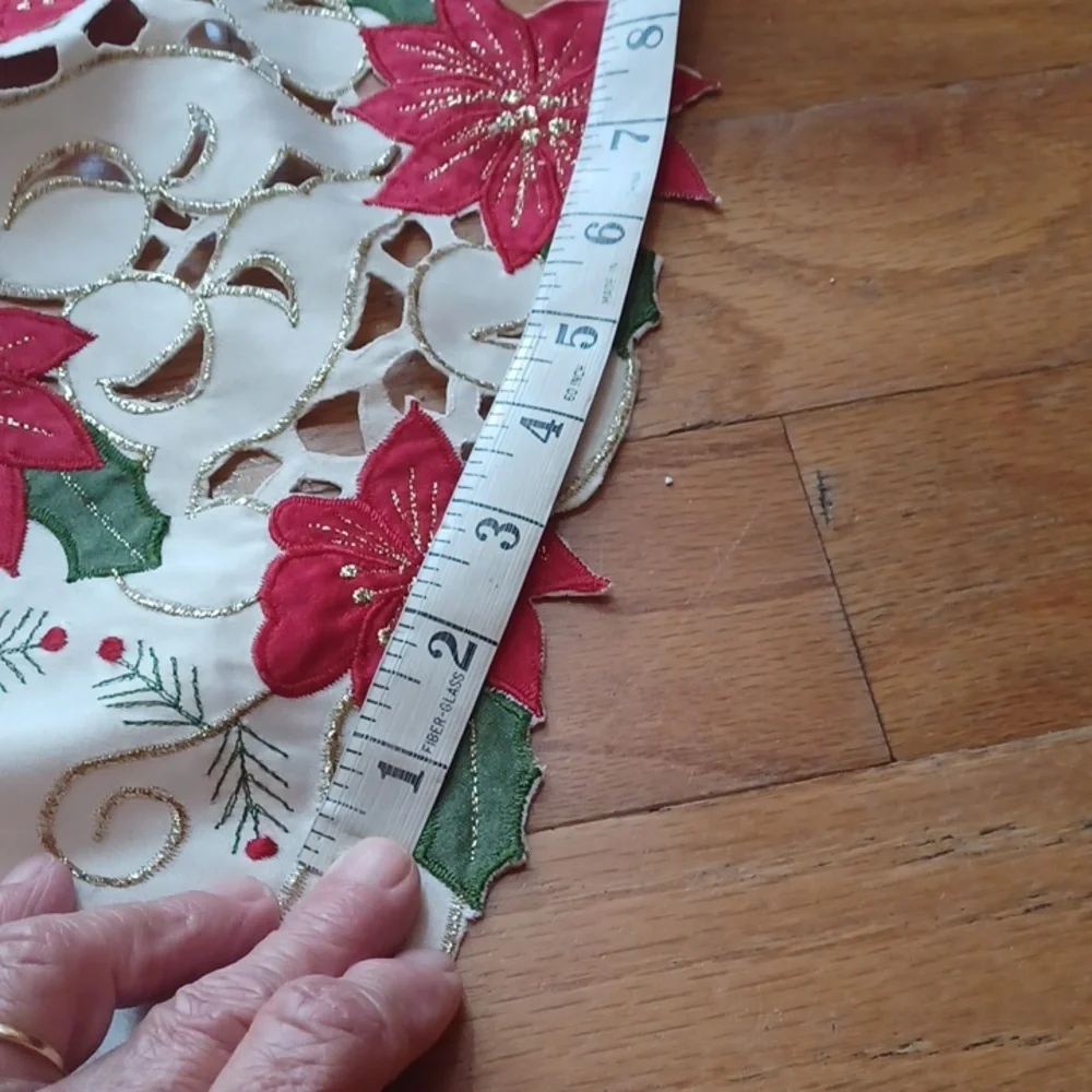 Poinsettia Red Embroidery Table Cloth 51 W 68L  Cream 5 Matching Place Settings